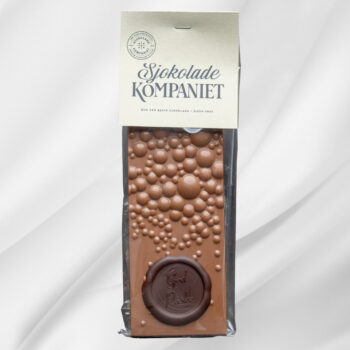 Bilde av sprø sjokoladeplate – plate av melk- og karamellsjokolade tilsatt sprøstekt pannekake, perfekt som påskegodt eller energiboost etter en tur i skisporet.