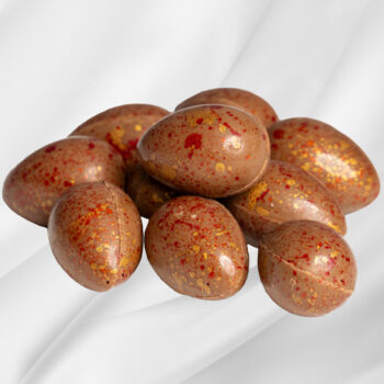 Bilde av en pose med 10 små påskeegg fra Sjokoladekompaniet, laget av lys og karamellisert sjokolade, fylt med hasselnøttkrem og crunchy Kunafa, presentert som en luksuriøs påskegave.