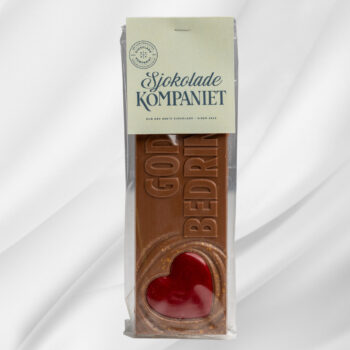 Bilde av en sjokoladeplate i melkesjokolade og karamellsjokolade med teksten 